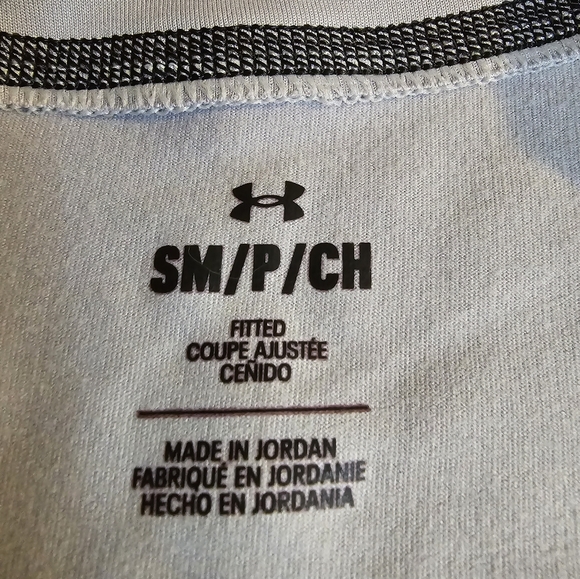 Under Armour Grey Mock Neck Athletic Shirt Ladies Size Small EUC - Picture 3 of 5